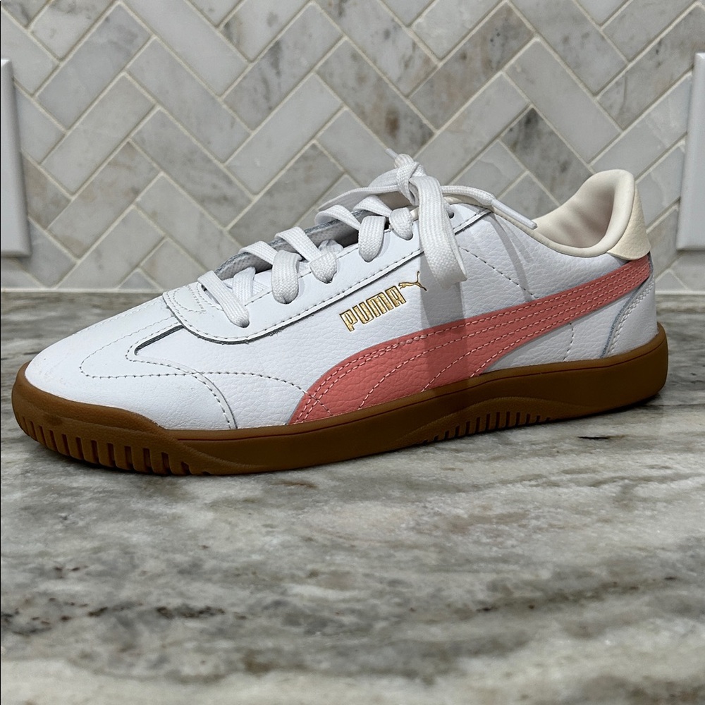 Kids Puma 5V5 size 6.5 (7.5-8 women’s)